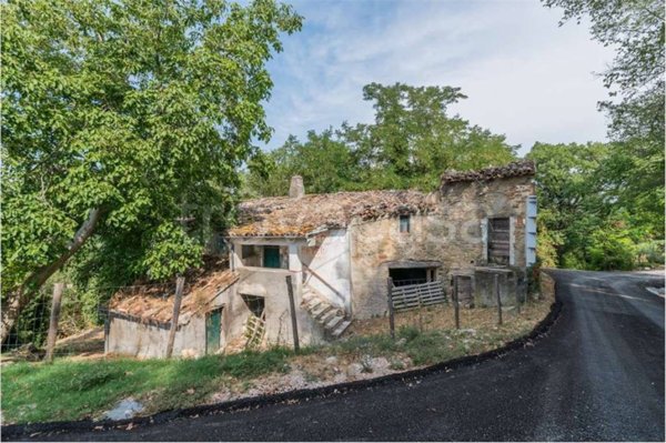 casa indipendente in vendita a Tavoleto