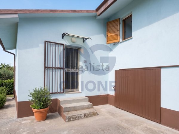casa indipendente in vendita a Tavoleto in zona Casinella