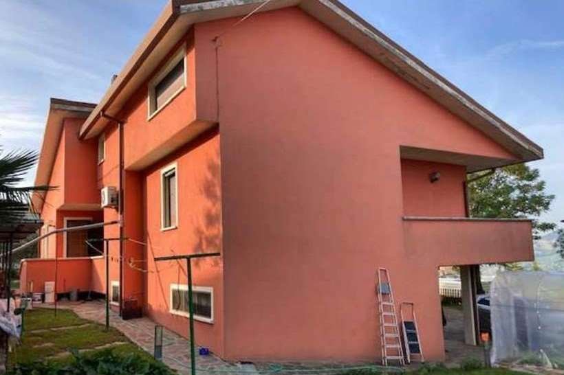 casa indipendente in vendita a Tavoleto