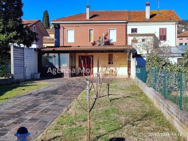 casa indipendente in vendita a Tavullia in zona Case Bernardi