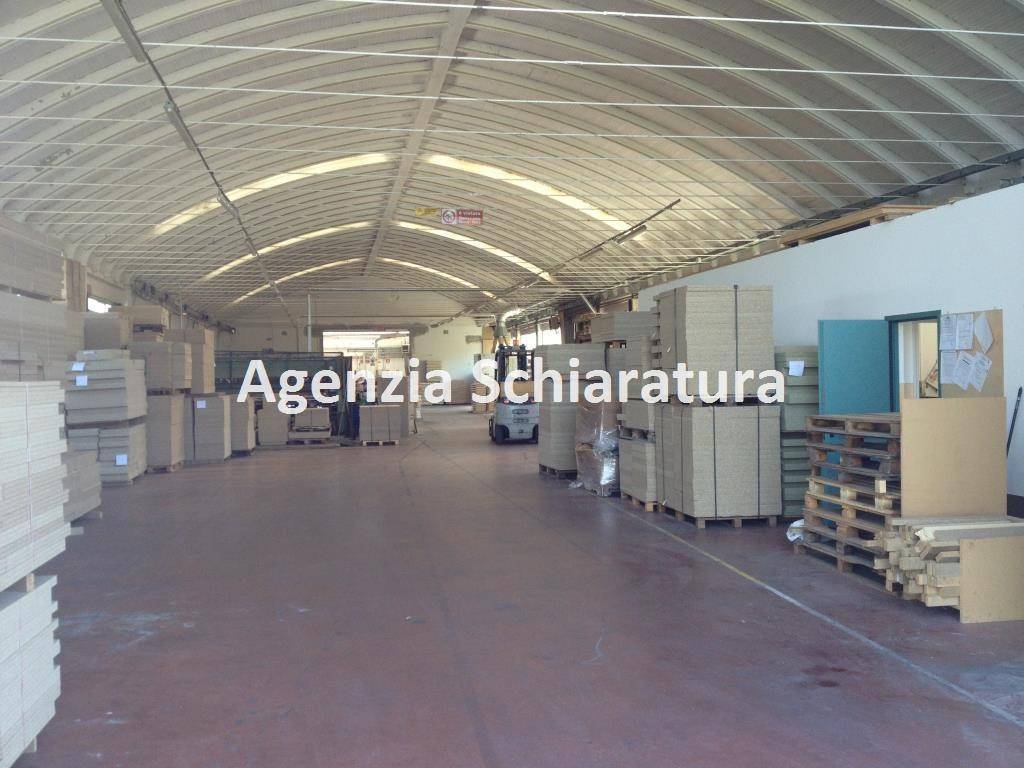 locale commerciale in vendita a Tavullia in zona Case Bernardi