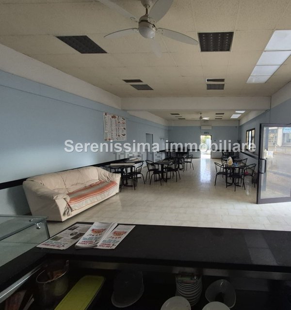 negozio in vendita a Tavullia