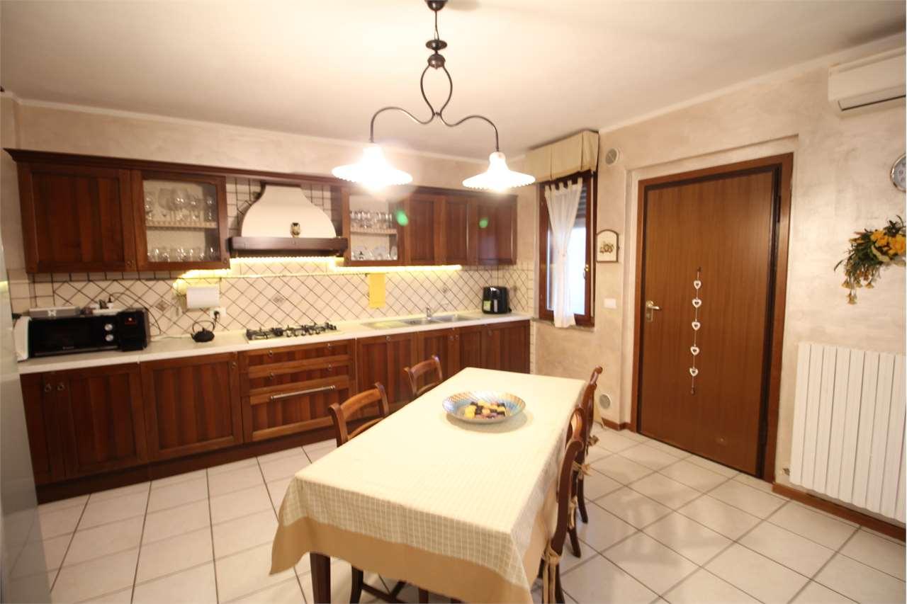 appartamento in vendita a Tavullia in zona Case Bernardi