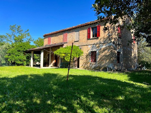 casa indipendente in vendita a Tavullia in zona Monteluro