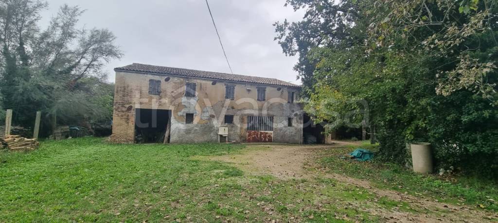 casa indipendente in vendita a Tavullia in zona Pirano