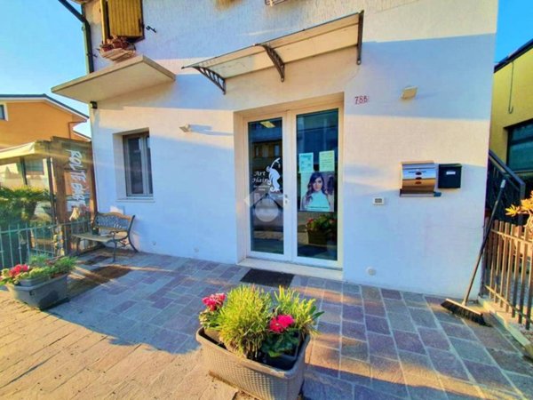 negozio in vendita a Tavullia