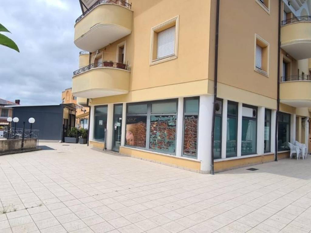 negozio in vendita a Tavullia