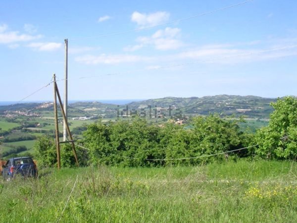 terreno edificabile in vendita a Tavullia in zona Monteluro