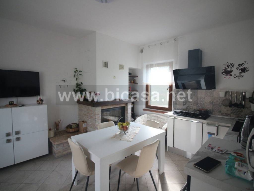 casa indipendente in vendita a Tavullia in zona Belvedere Fogliense