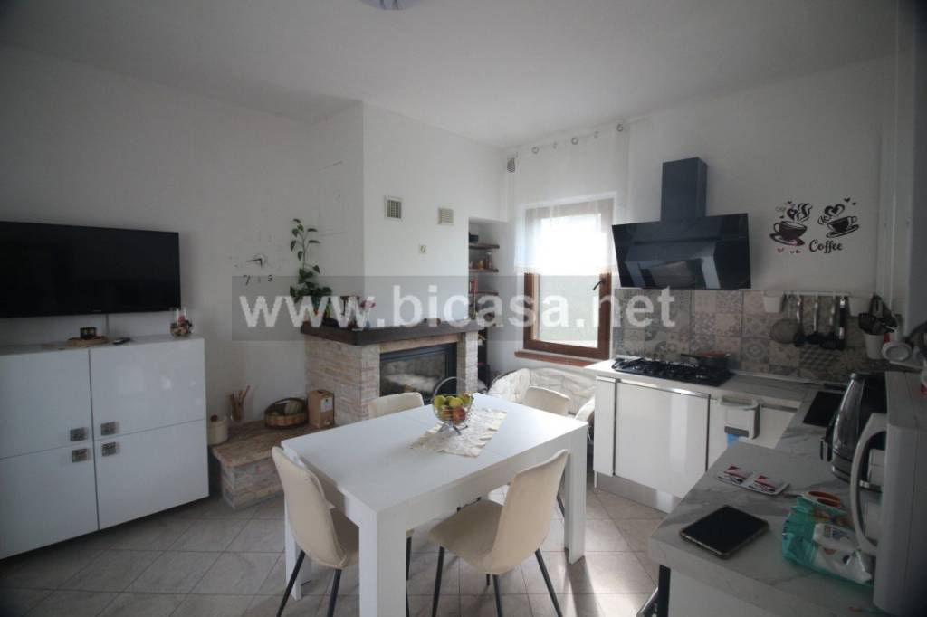 casa indipendente in vendita a Tavullia in zona Belvedere Fogliense