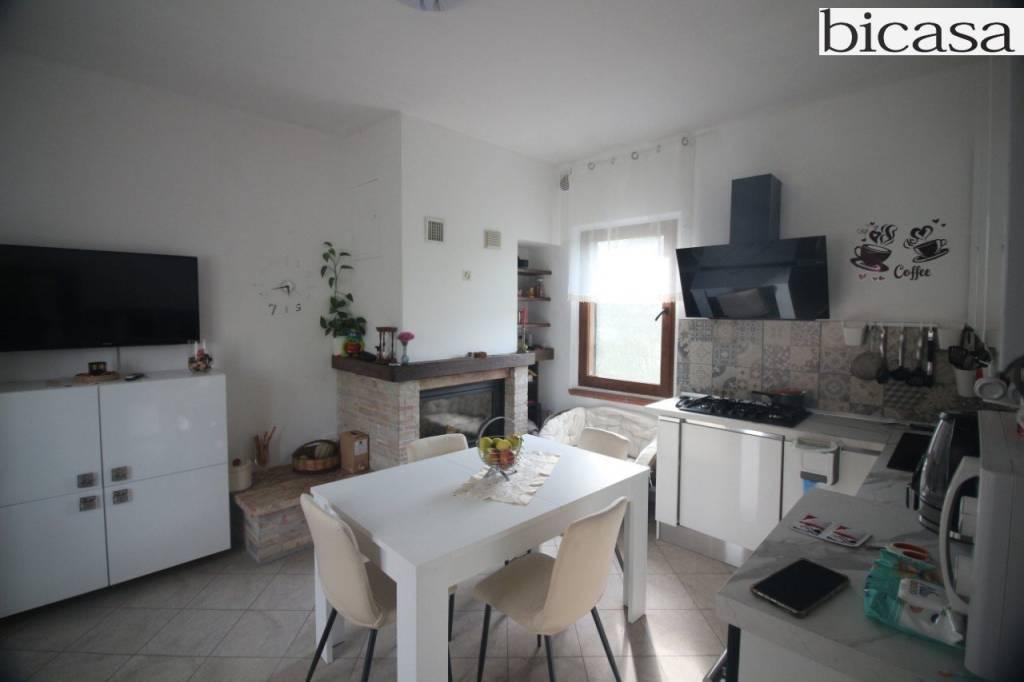 casa indipendente in vendita a Tavullia in zona Belvedere Fogliense