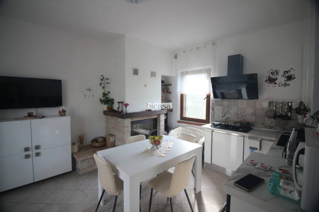 casa indipendente in vendita a Tavullia in zona Belvedere Fogliense