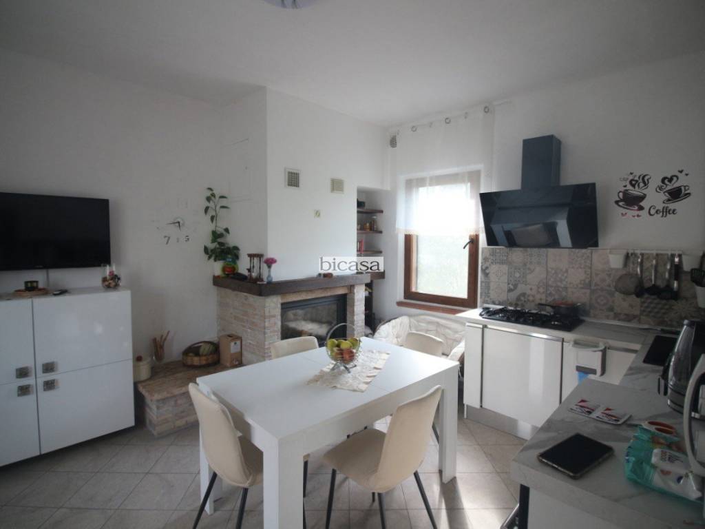 casa indipendente in vendita a Tavullia in zona Belvedere Fogliense