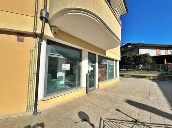 negozio in vendita a Tavullia