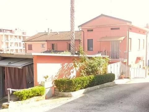 casa indipendente in vendita a Tavullia in zona Padiglione