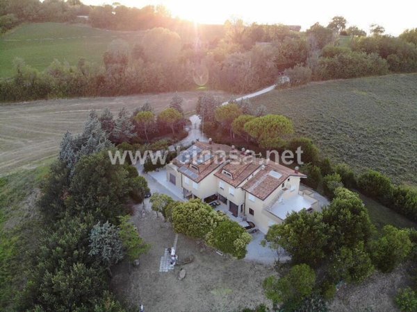 casa indipendente in vendita a Tavullia in zona Monteluro