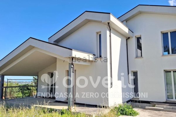 casa indipendente in vendita a Tavullia in zona Pirano