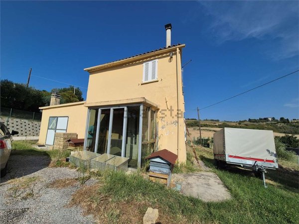 casale in vendita a Tavullia