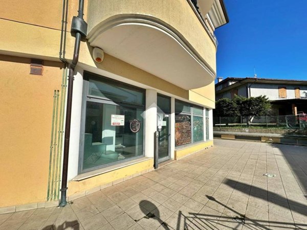 negozio in vendita a Tavullia