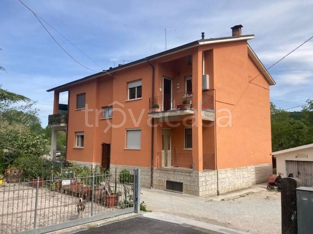 appartamento in vendita ad Urbania in zona Muraglione