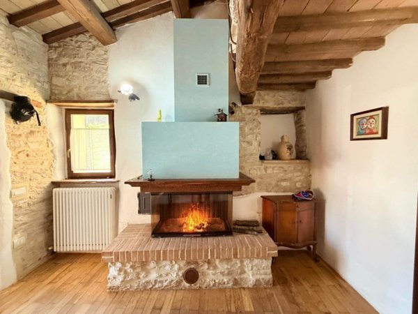 appartamento in vendita ad Urbania in zona Orsaiola