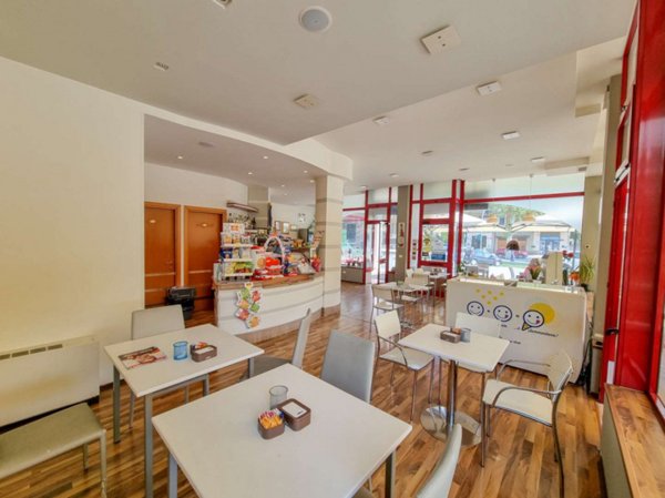 negozio in vendita ad Urbania