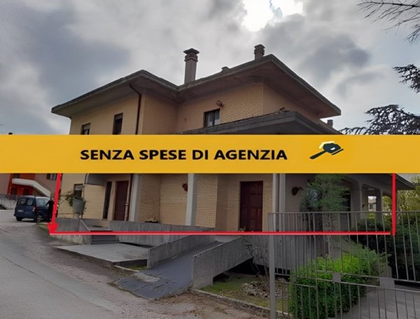 locale commerciale in vendita ad Urbania