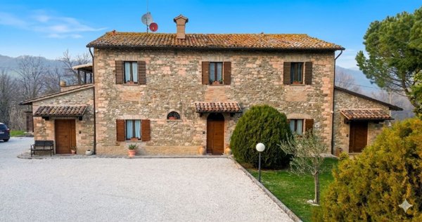 casale in vendita ad Urbania