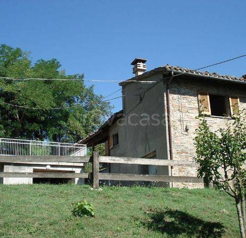 casa indipendente in vendita ad Urbania in zona Muraglione