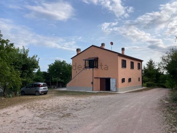 casale in vendita ad Urbania in zona Orsaiola