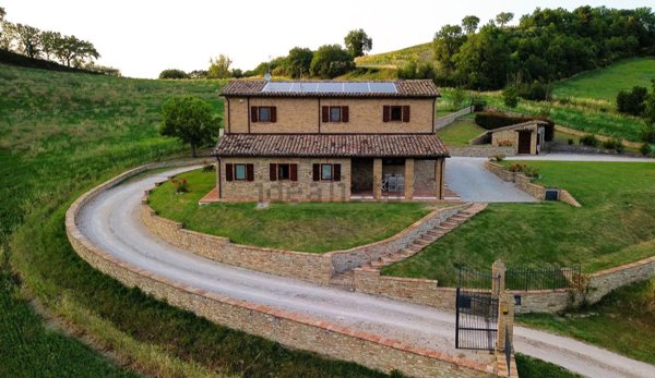 casale in vendita ad Urbania