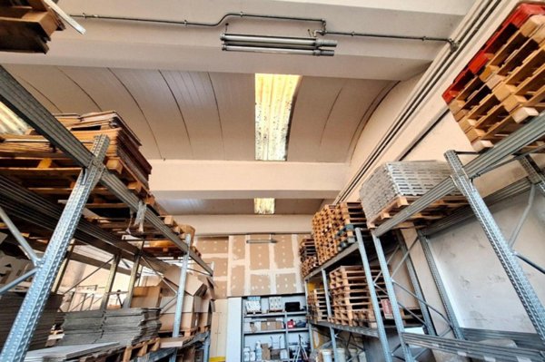 locale commerciale in vendita ad Urbania in zona Santa Maria del Piano