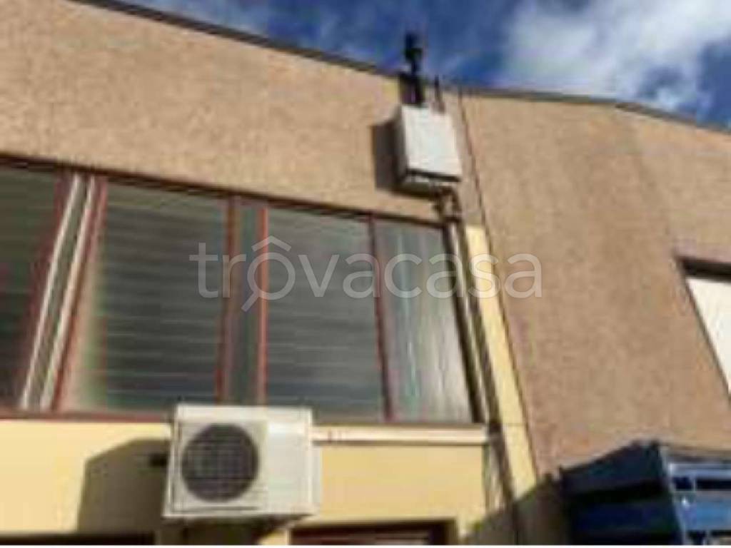 locale commerciale in vendita ad Urbania