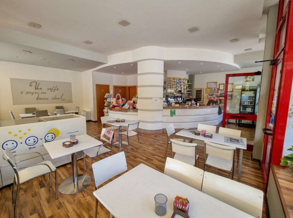 negozio in vendita ad Urbania