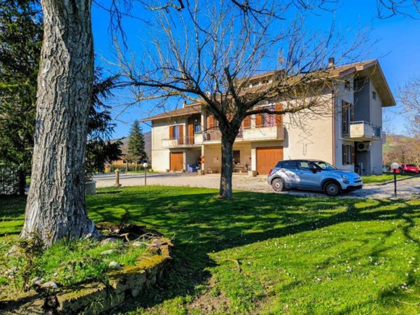 casa indipendente in vendita ad Urbania in zona Orsaiola