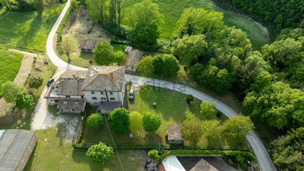 casale in vendita ad Urbania in zona Orsaiola