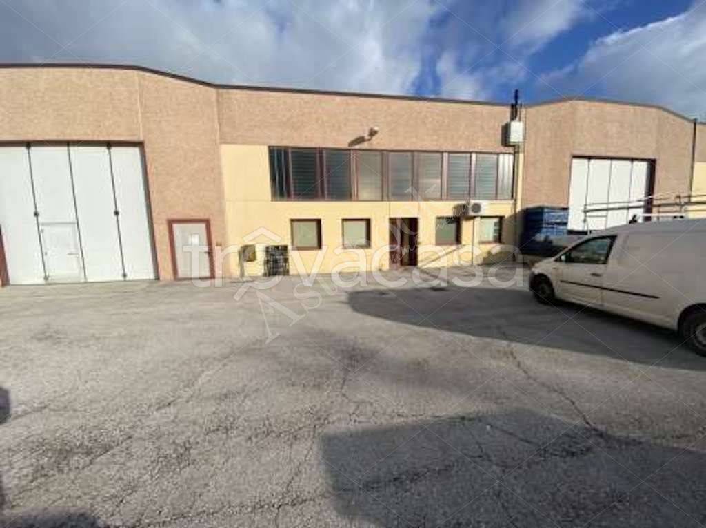 appartamento in vendita ad Urbania in zona Santa Maria del Piano
