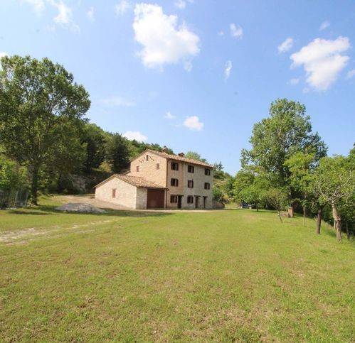 casa indipendente in vendita ad Urbania in zona Orsaiola