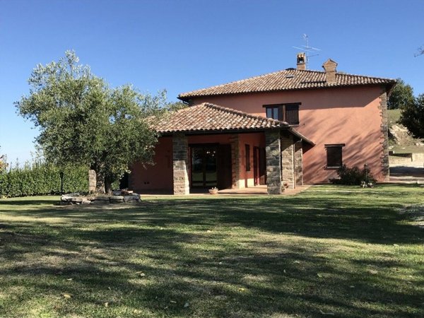 casa indipendente in vendita ad Urbania in zona Santa Maria del Piano