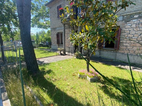 casa indipendente in vendita ad Urbania in zona Muraglione