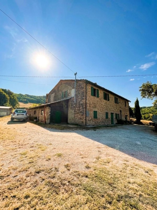 casa indipendente in vendita ad Urbania in zona Orsaiola