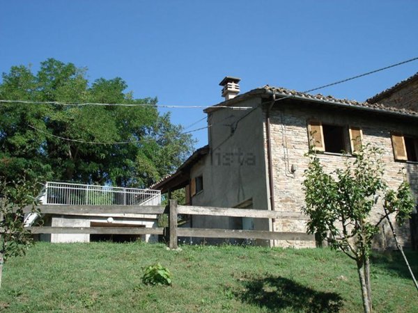 casa indipendente in vendita ad Urbania in zona Muraglione