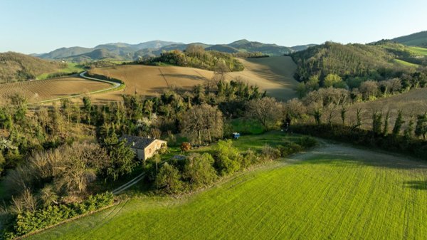 casa indipendente in vendita ad Urbania in zona Orsaiola