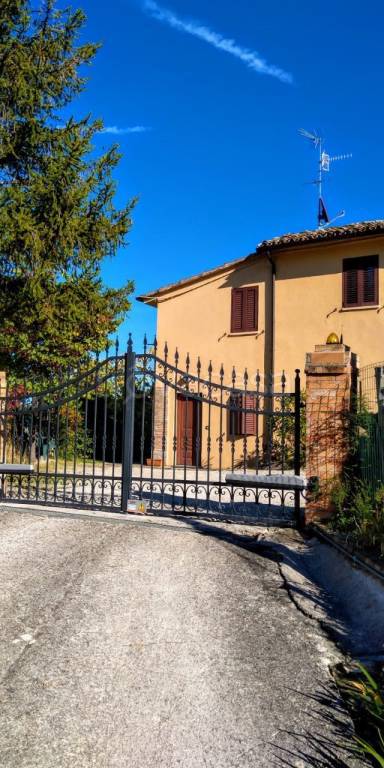 casa indipendente in vendita ad Urbino