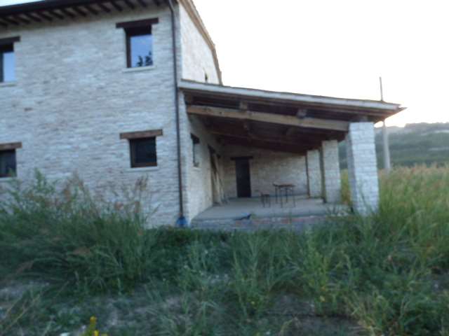 casa indipendente in vendita ad Urbino in zona La Torre