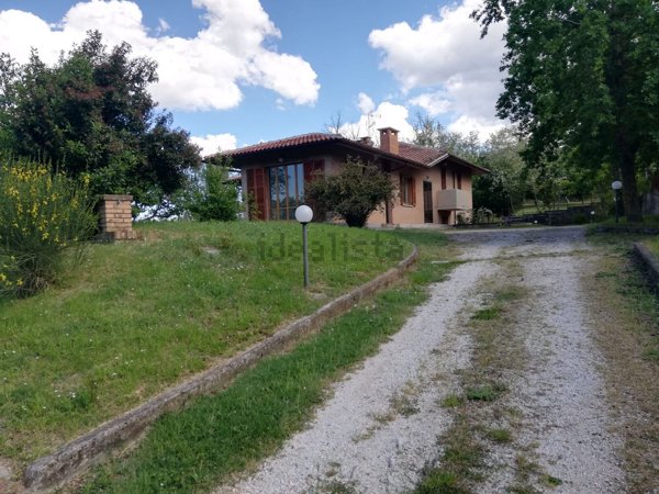 casa indipendente in vendita ad Urbino