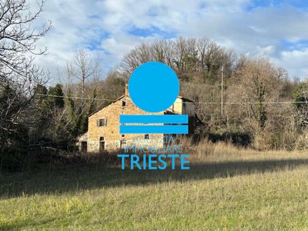 casa indipendente in vendita ad Urbino in zona Trasanni