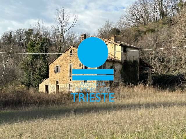 casale in vendita ad Urbino in zona Trasanni