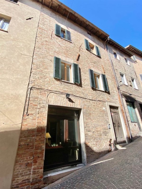 casa indipendente in vendita ad Urbino in zona Centro CittÃ 