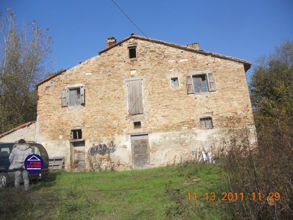 casa indipendente in vendita ad Urbino in zona Trasanni